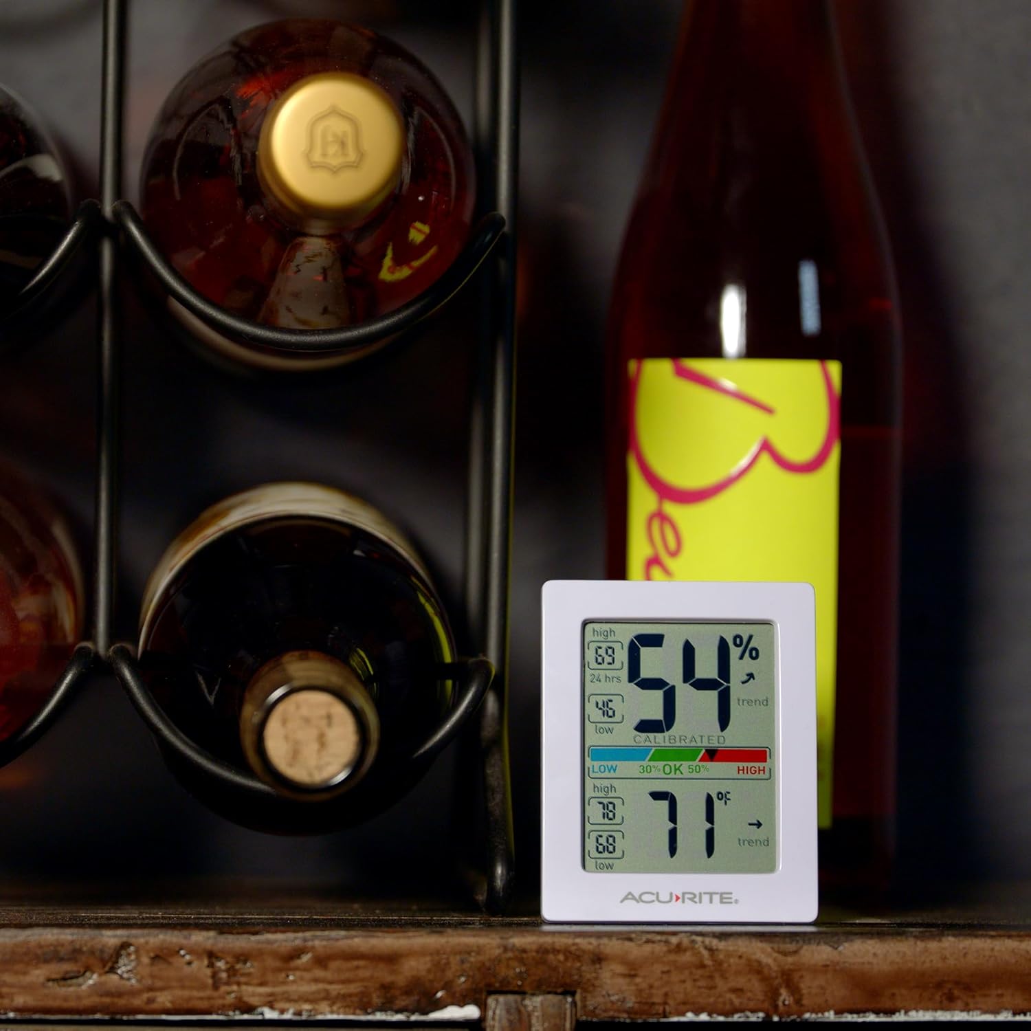 AcuRite AcuRite Humidity Meter Hygrometer and Indoor Digital Thermometer with Temperature Gauge and Humidity Gauge, Room Thermometer Comfort Scale, 3 x 2.5 Inches, White (01083M) India | Buy  Now