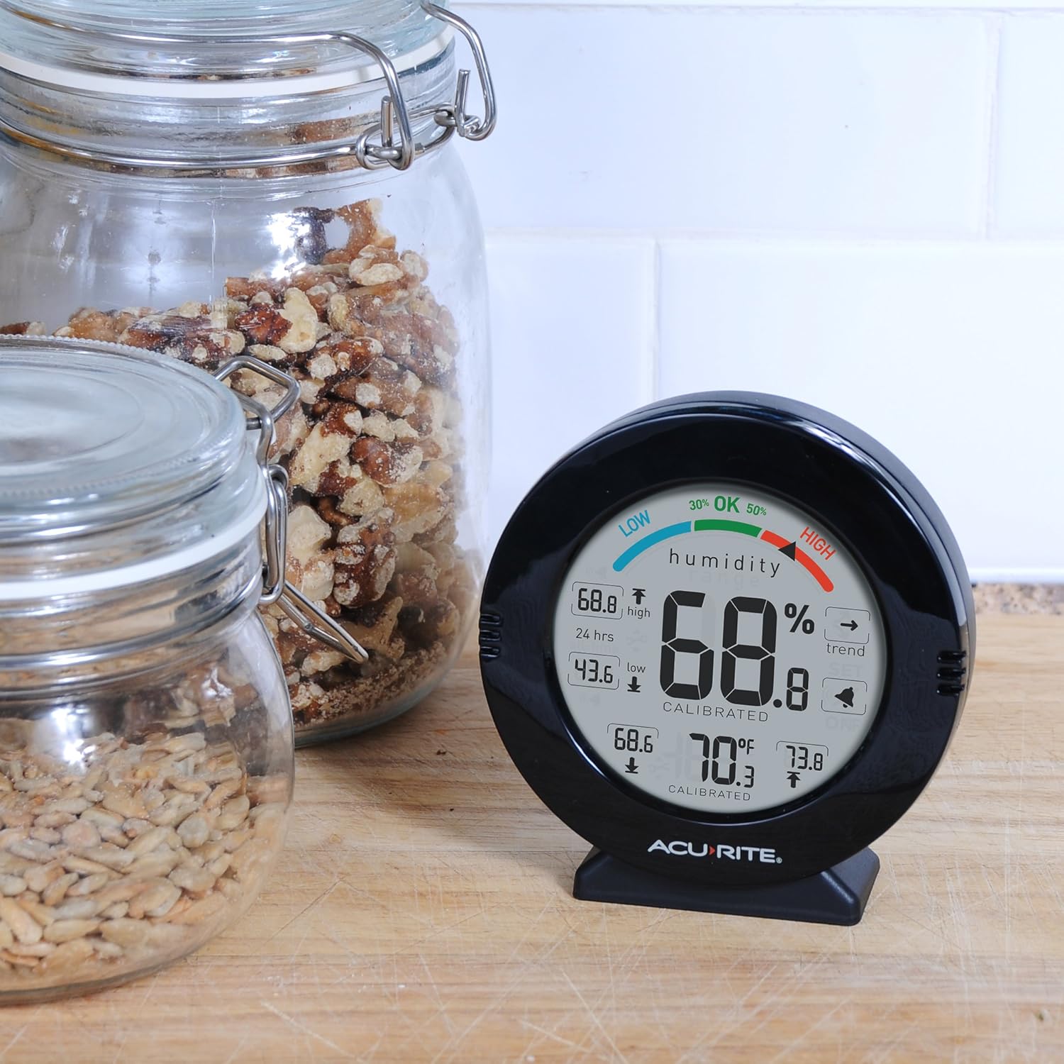 Shop AcuRite AcuRite 01080M Pro Accuracy Temperature and Humidity Gauge with Alarms, Black | Trusted Online India